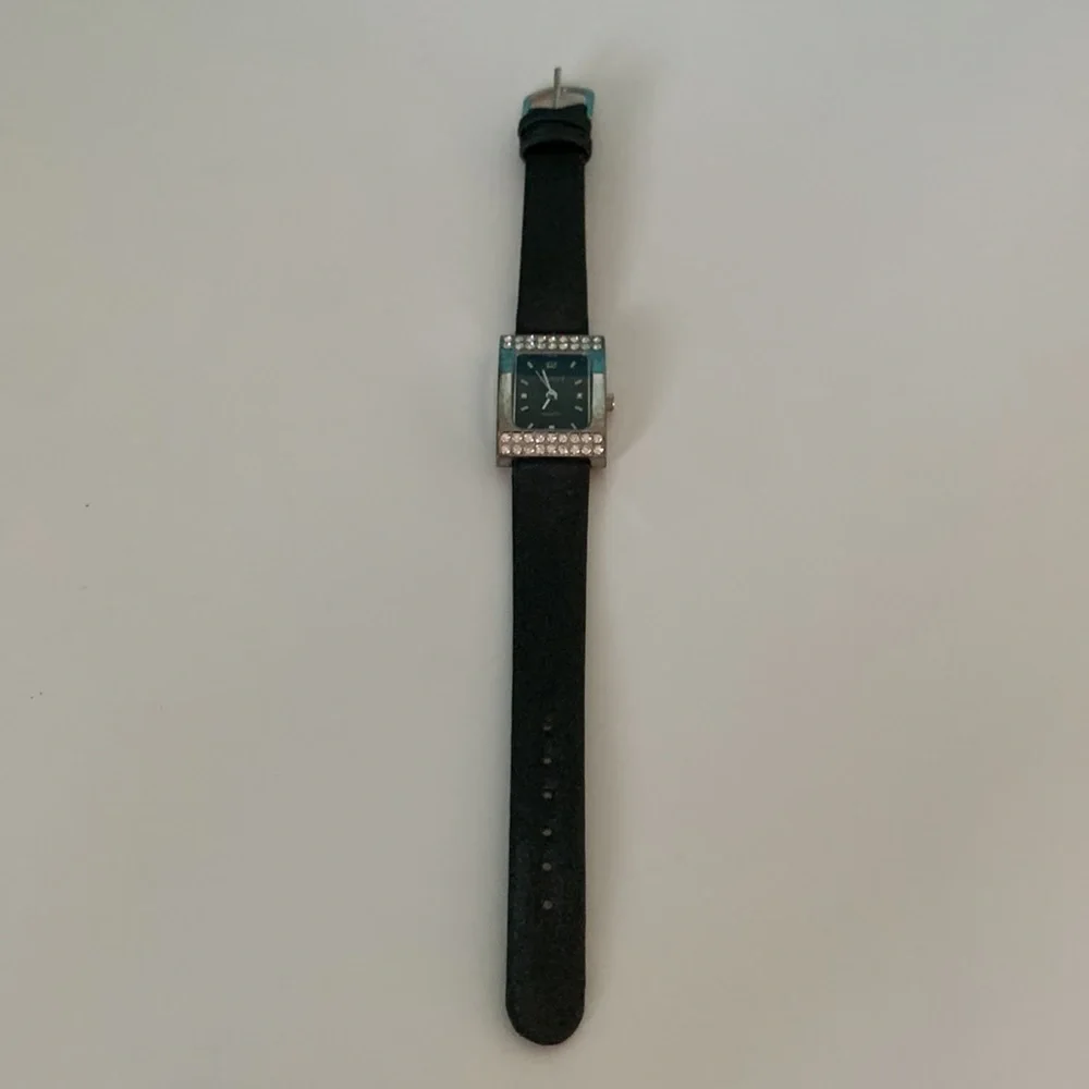 Cute black, quarts watch with sparkling band - Picture 2 of 4